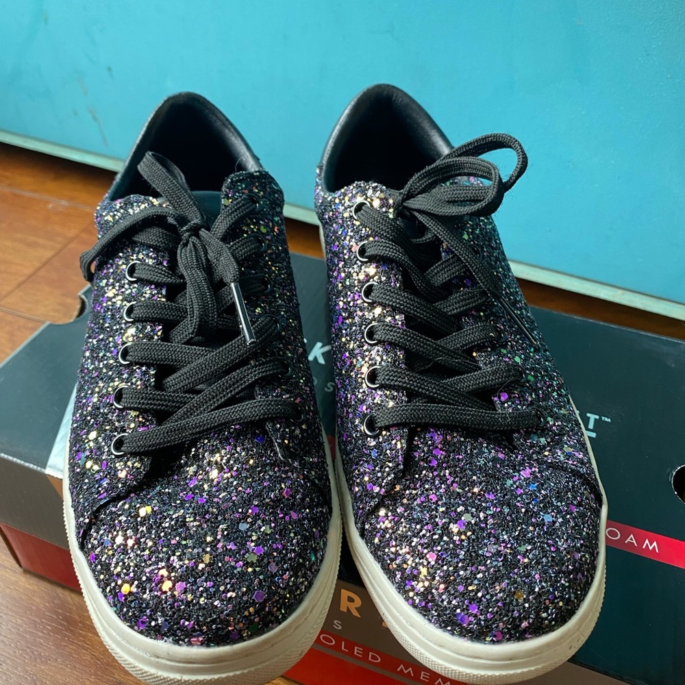 🌺 Sketchers Street Sneakers 🌺